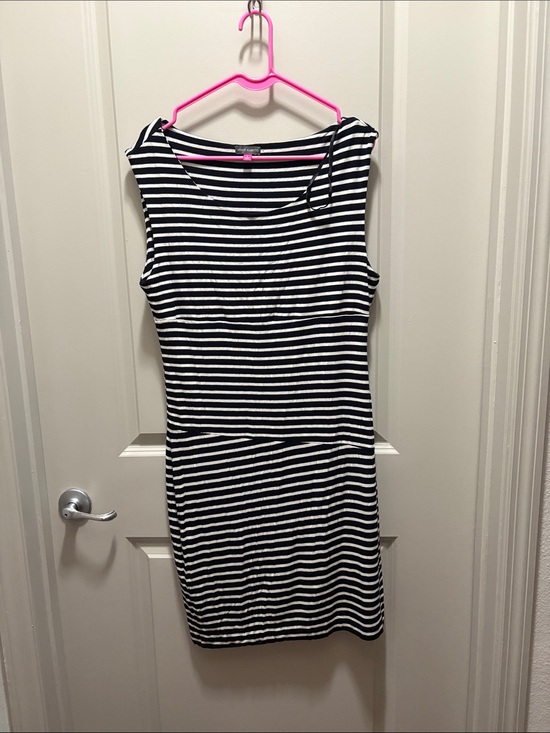 Vince Camuto Dresses & Skirts - Vince Camuto Black and White Striped Midi Dress